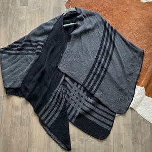 Reversible blanket shawl. S/M